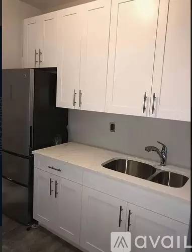 Main picture of 324 E 9th St