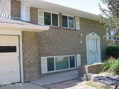 Main picture of 11 University Cir