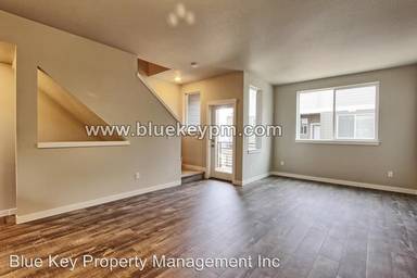 Main picture of 7606 SE Washington St