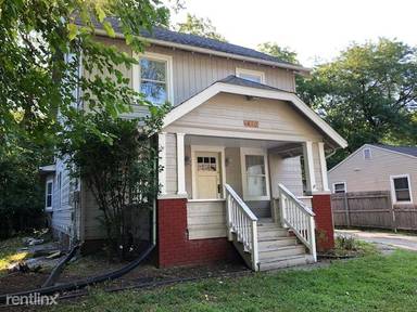 Main picture of 300 Melrose Ct