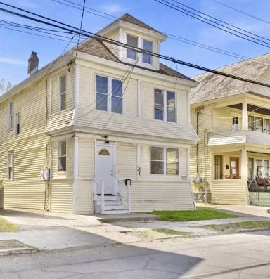 Main picture of 21 Hawk St