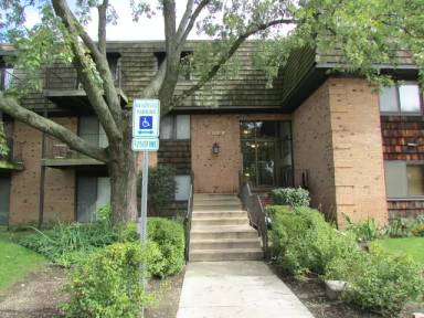 Main picture of 5 Oak Creek Dr