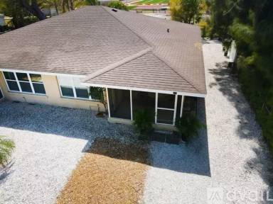 Main picture of 2100 Bay St