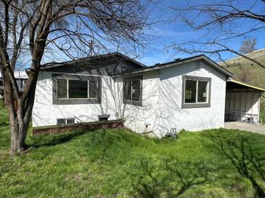 Main picture of 834 SE 3rd St