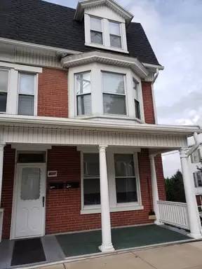 Main picture of 601 W Broadway
