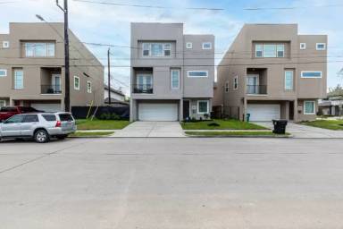 Main picture of 6411 Bowling Green St
