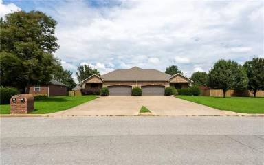 Main picture of 100 Ravenwood Rd