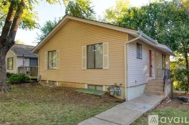 Main picture of 7803 N Oregon Ave