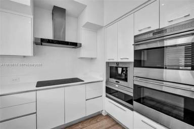 Main picture of 9501 Collins Ave