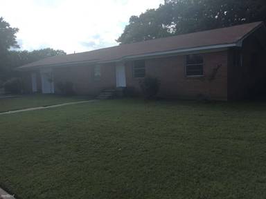 Main picture of 800 Randy Dr