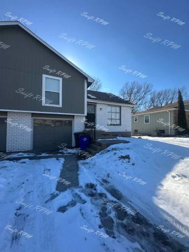 Main picture of 1948 E Lindenwood Cir