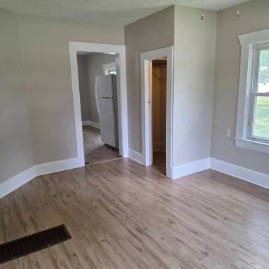 Main picture of 1522 W High St