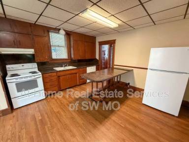 Main picture of 657 S Main Ave