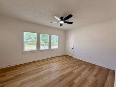 Main picture of 260 Eighth St