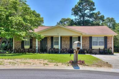 Main picture of 4256 Parkwood Dr