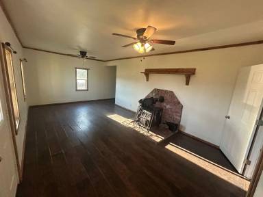 Main picture of 19326 Highway 140 E