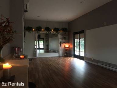 Main picture of 4645 Broadway St