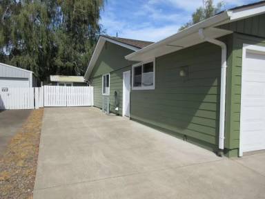 Main picture of 2085 Manzanita St NE