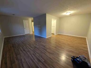 Main picture of 105 Molloy Ct