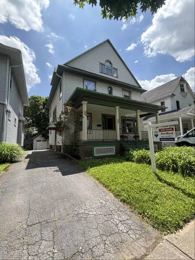 Main picture of 34 Shepard St