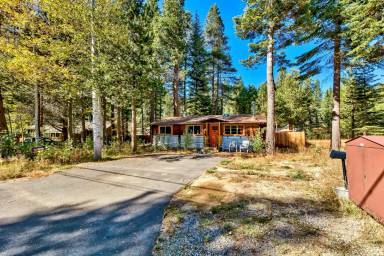 Main picture of 1577 Atroari St