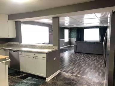 Main picture of 110 W Albert St