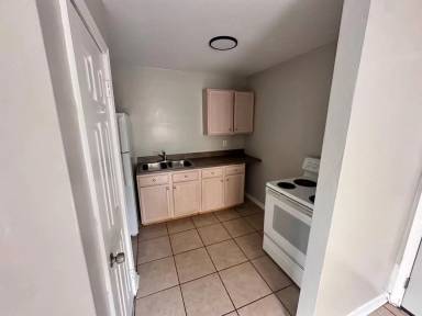 Main picture of 1718 Eastern Ave NE