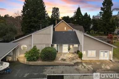 Main picture of 7460 Douglas Blvd