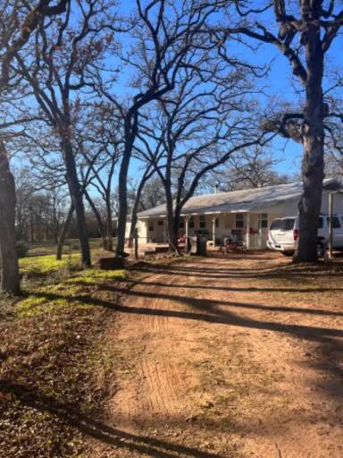 Main picture of 126 Deer Lake Dr