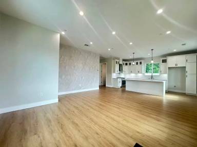 Main picture of 204 N Willow Ave