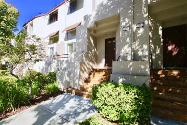 Main picture of 33 E Court Ln