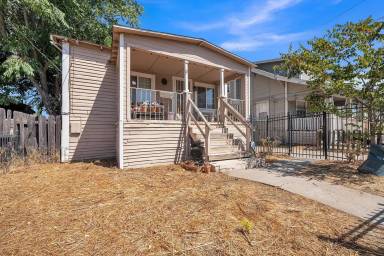 Main picture of 4131 Broadway