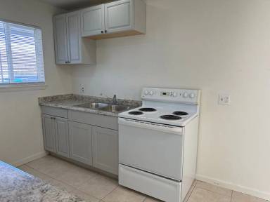Main picture of 1330 E 10th St
