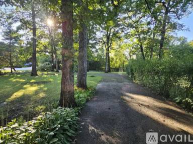 Main picture of 617 W Everett Rd