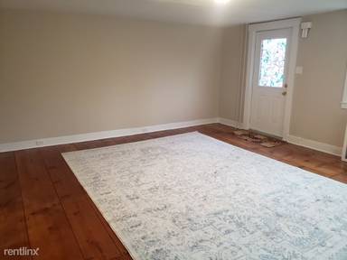 Main picture of 105 W Main St