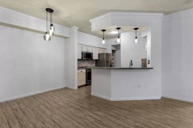 Main picture of 10103 Myrtlewood Cir W