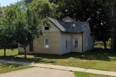 Main picture of 301 W Eureka St