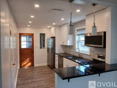 Main picture of 4925 N Marmora Ave