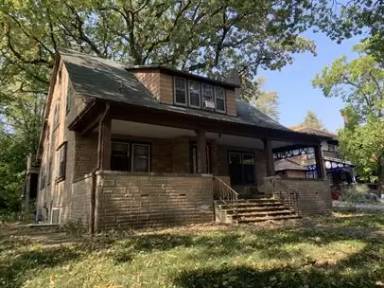 Main picture of 205 N Busey Ave