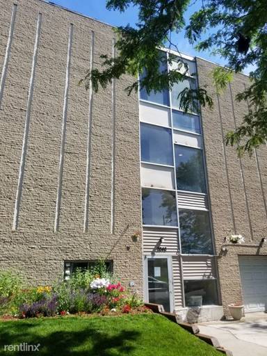 Main picture of 2848 W Wells St