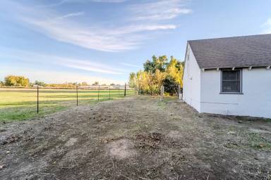 Main picture of 1360 Dewsnup Ave