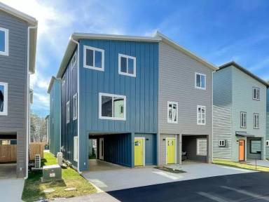 Main picture of 53 W Cascade St