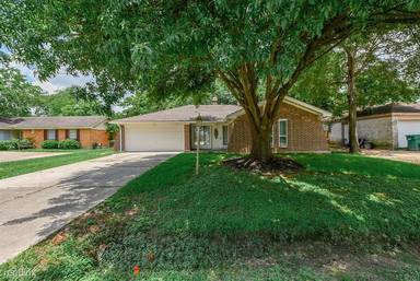 Main picture of 823 Sun Prairie Dr