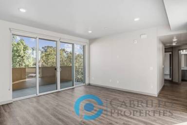 Main picture of 3093 Broadway