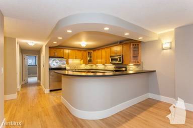 Main picture of 30 E Division St