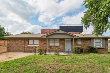 Main picture of 601 N Idaho St