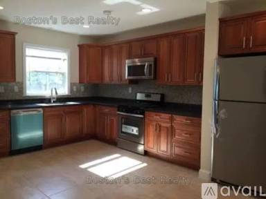 Main picture of 75 Linden St