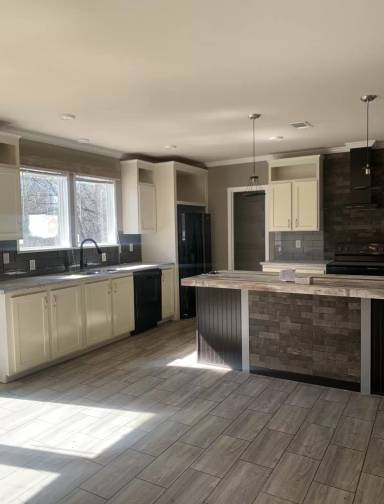 Main picture of 685 Eileens Way