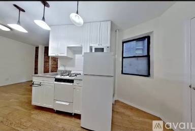 Main picture of 124 Macdougal St