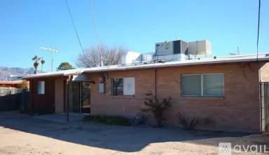 Main picture of 2851 N Magnolia Ave